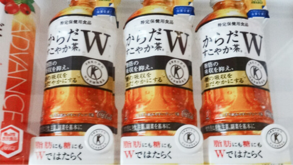 社内自販機で特保飲料を100円で販売